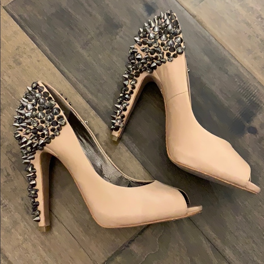Sam Edelman stud pumps